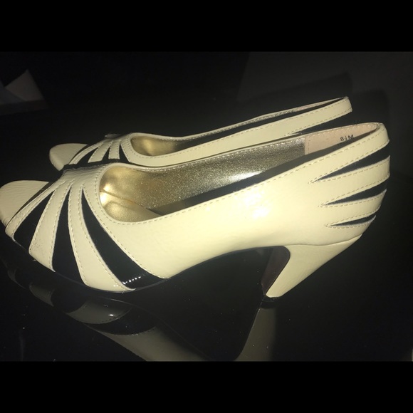 Heels - Picture 3 of 4